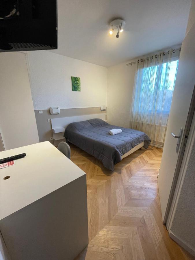 Hotel Les Chenes Систерон Екстериор снимка