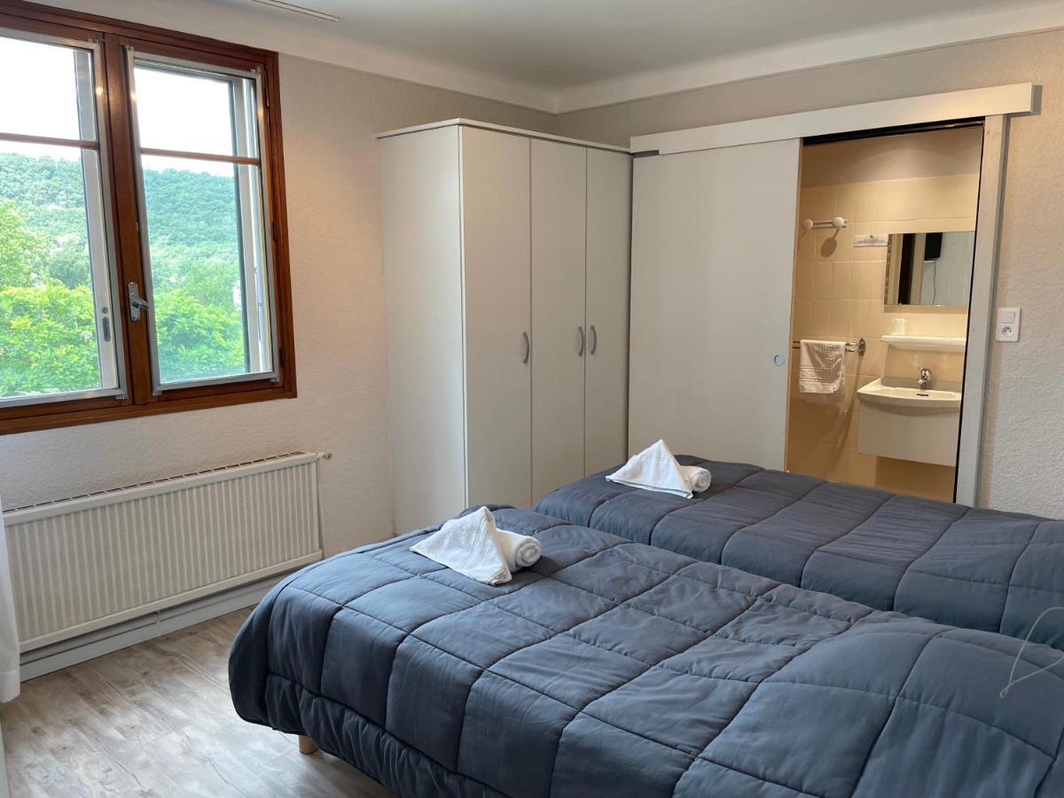 Hotel Les Chenes Систерон Екстериор снимка