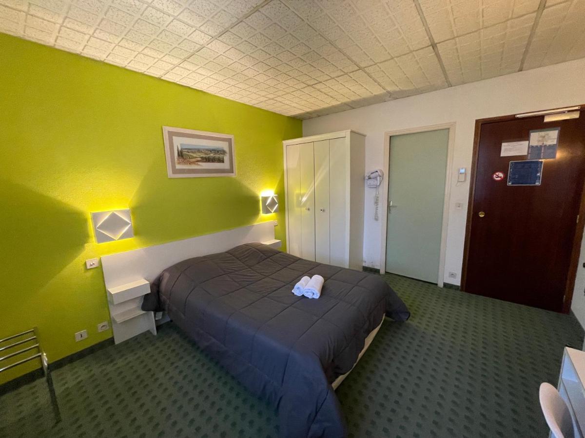 Hotel Les Chenes Систерон Екстериор снимка