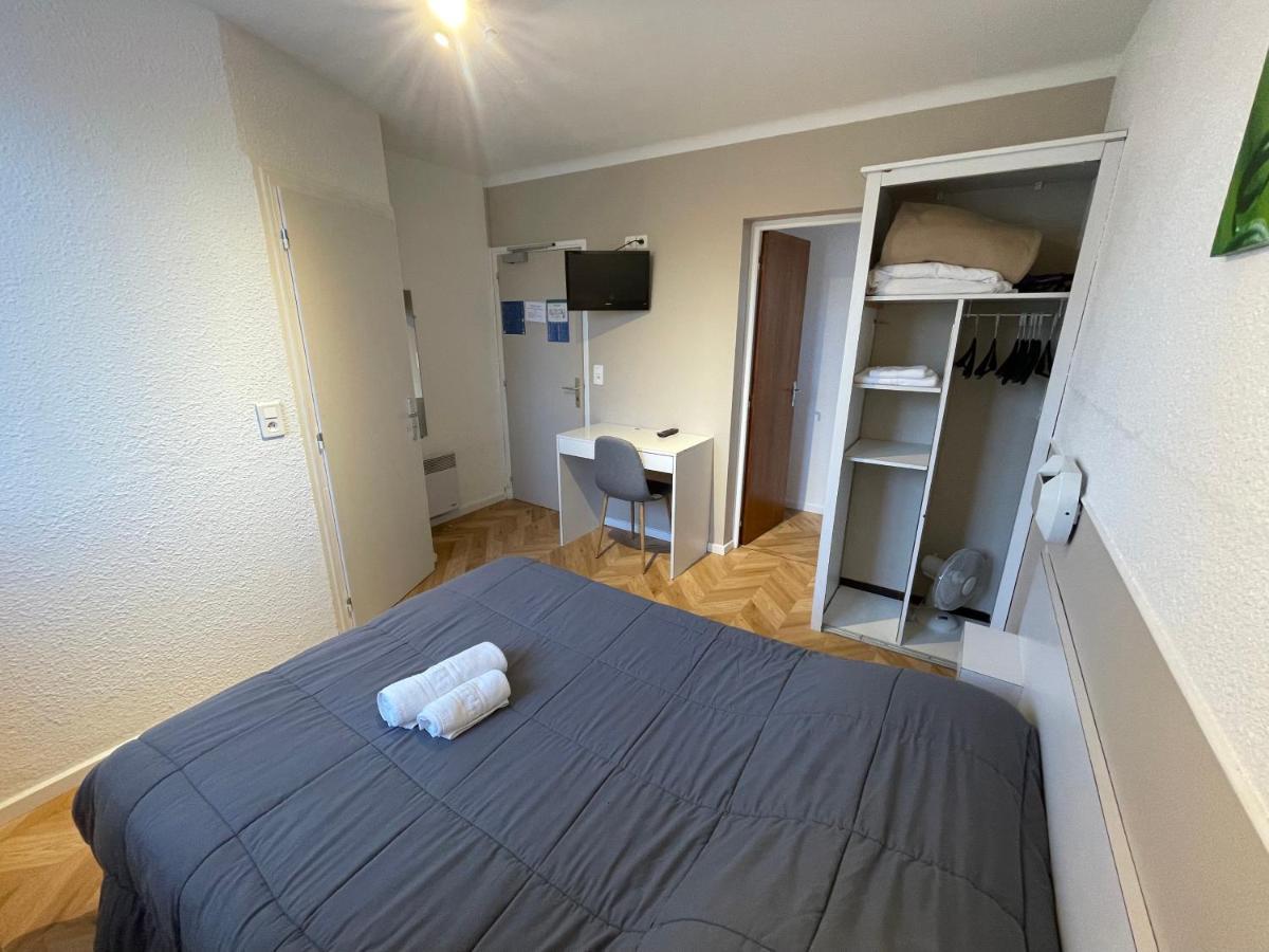 Hotel Les Chenes Систерон Екстериор снимка
