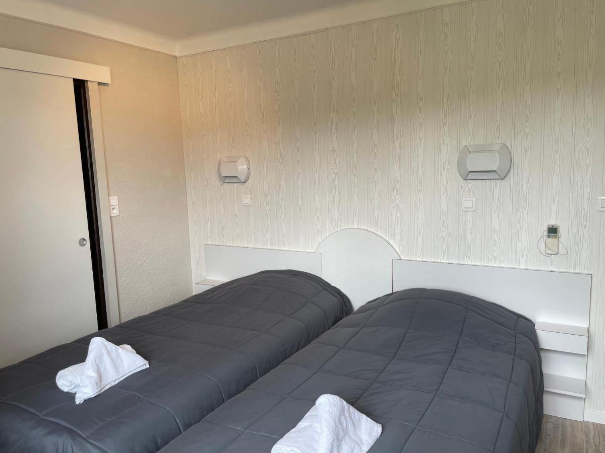 Hotel Les Chenes Систерон Екстериор снимка
