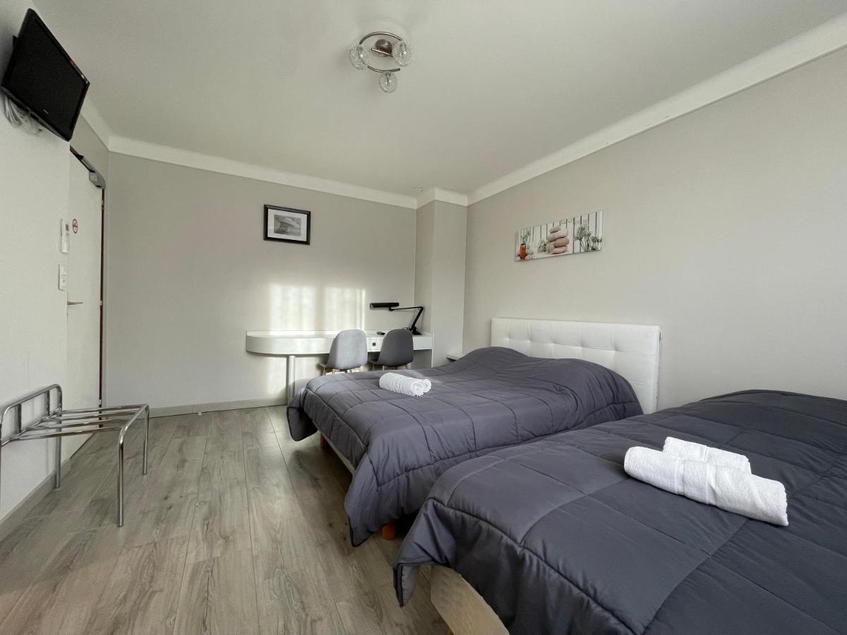 Hotel Les Chenes Систерон Екстериор снимка