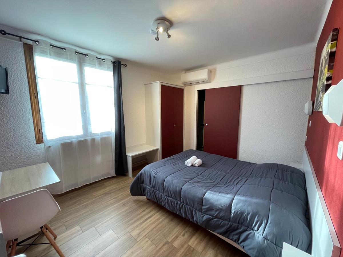 Hotel Les Chenes Систерон Екстериор снимка