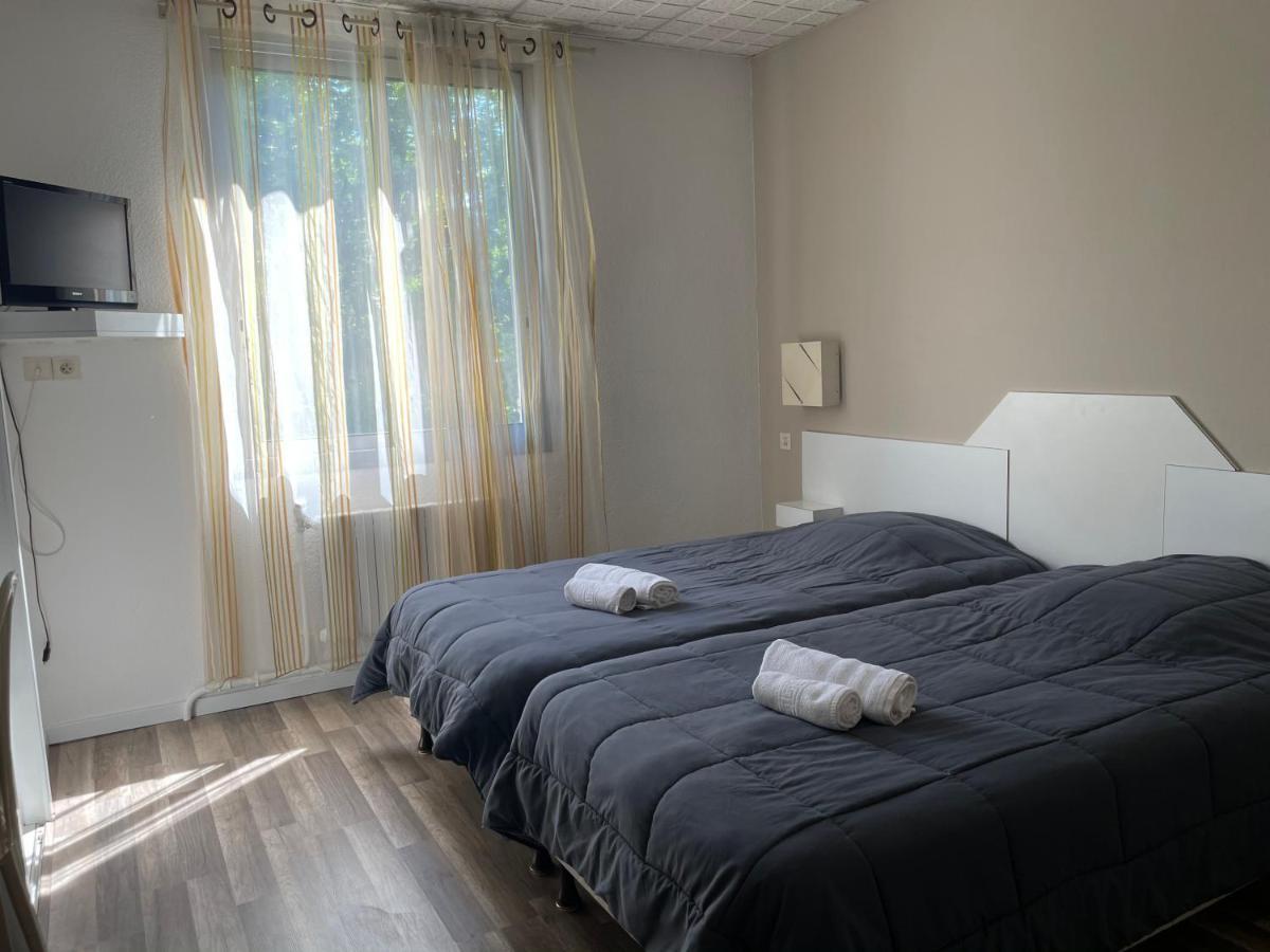 Hotel Les Chenes Систерон Екстериор снимка