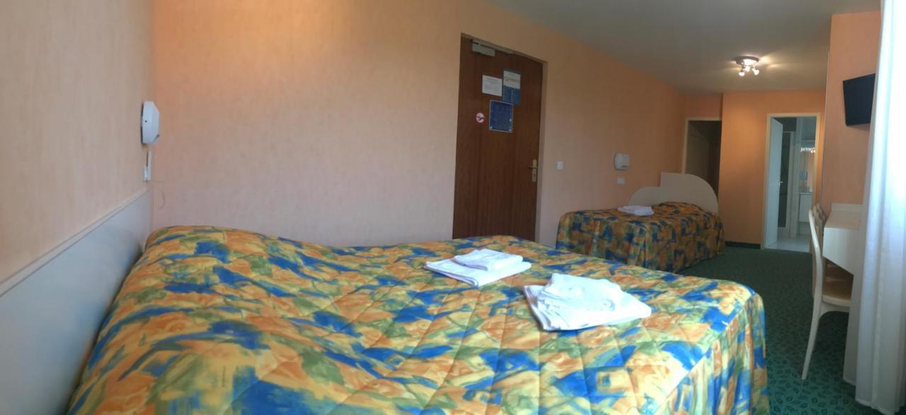 Hotel Les Chenes Систерон Екстериор снимка