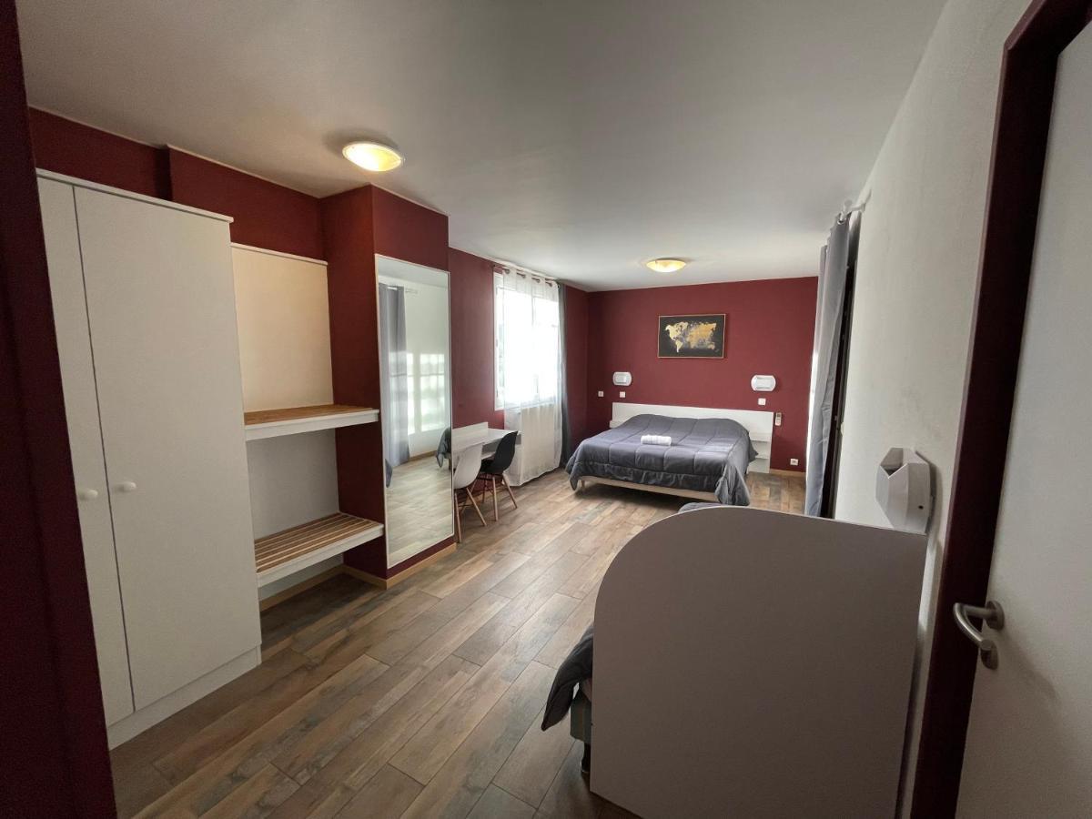 Hotel Les Chenes Систерон Екстериор снимка