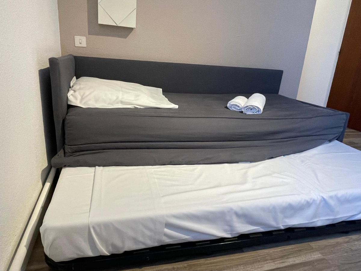 Hotel Les Chenes Систерон Екстериор снимка