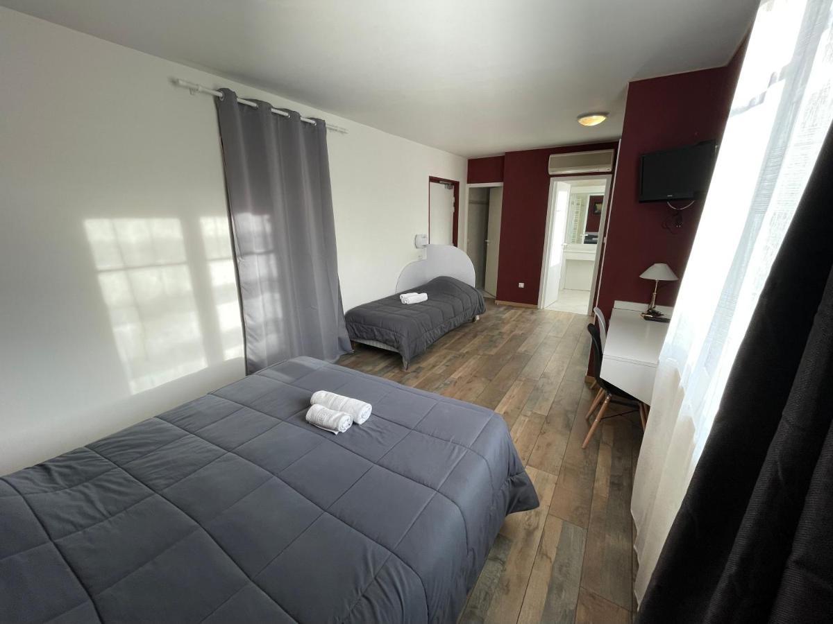 Hotel Les Chenes Систерон Екстериор снимка