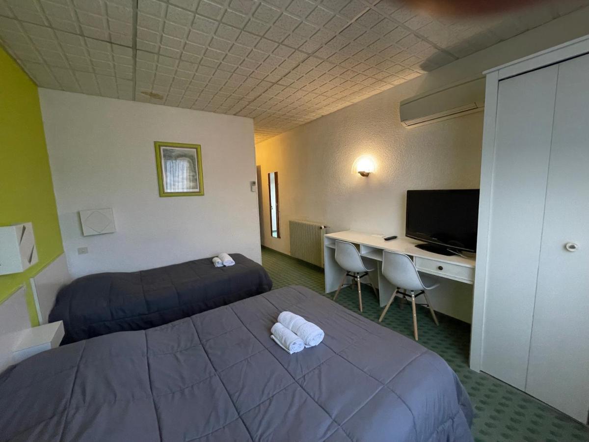 Hotel Les Chenes Систерон Екстериор снимка