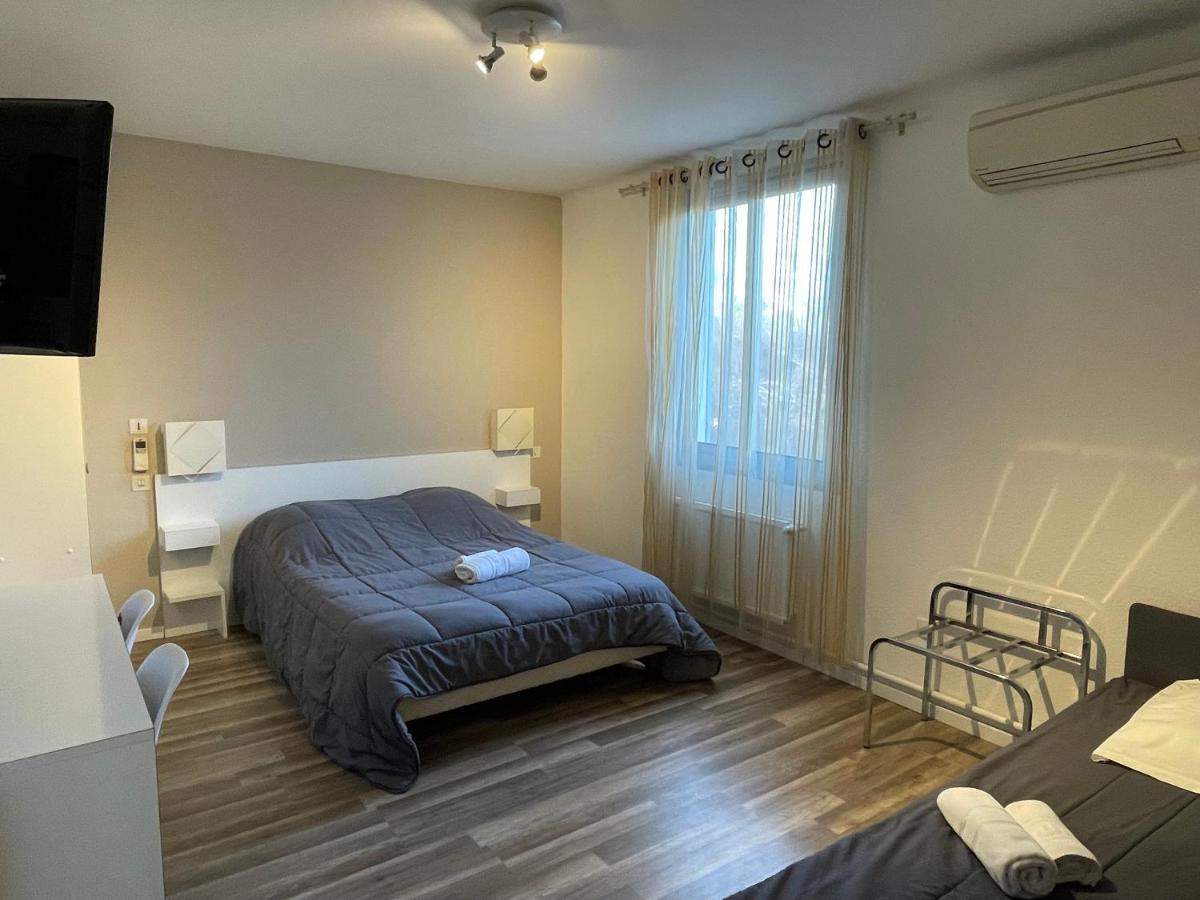 Hotel Les Chenes Систерон Екстериор снимка