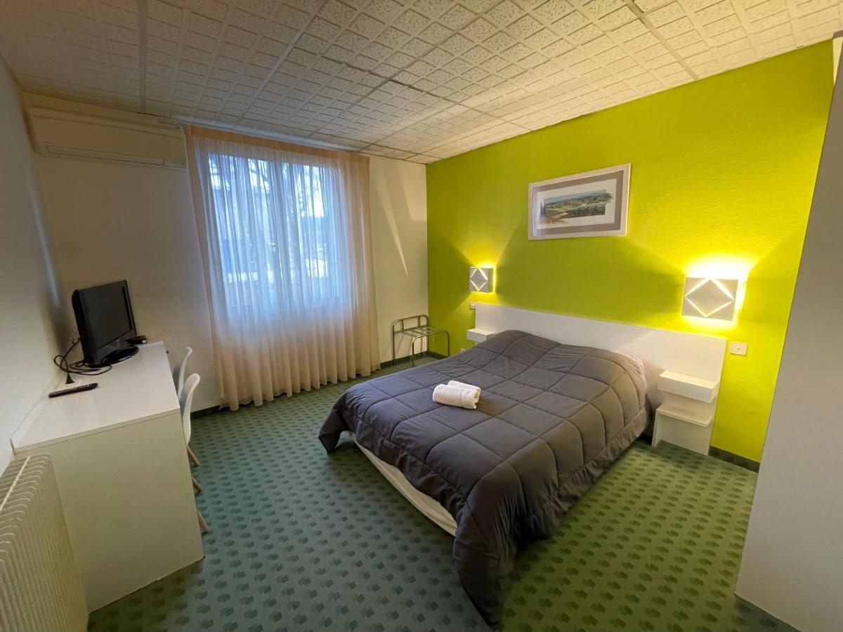 Hotel Les Chenes Систерон Екстериор снимка