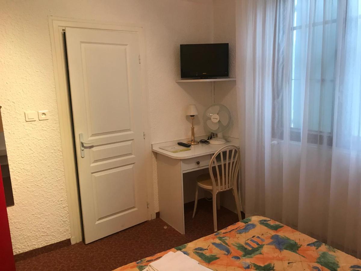 Hotel Les Chenes Систерон Екстериор снимка