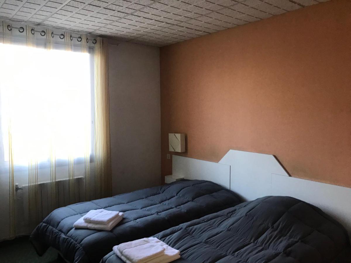 Hotel Les Chenes Систерон Екстериор снимка