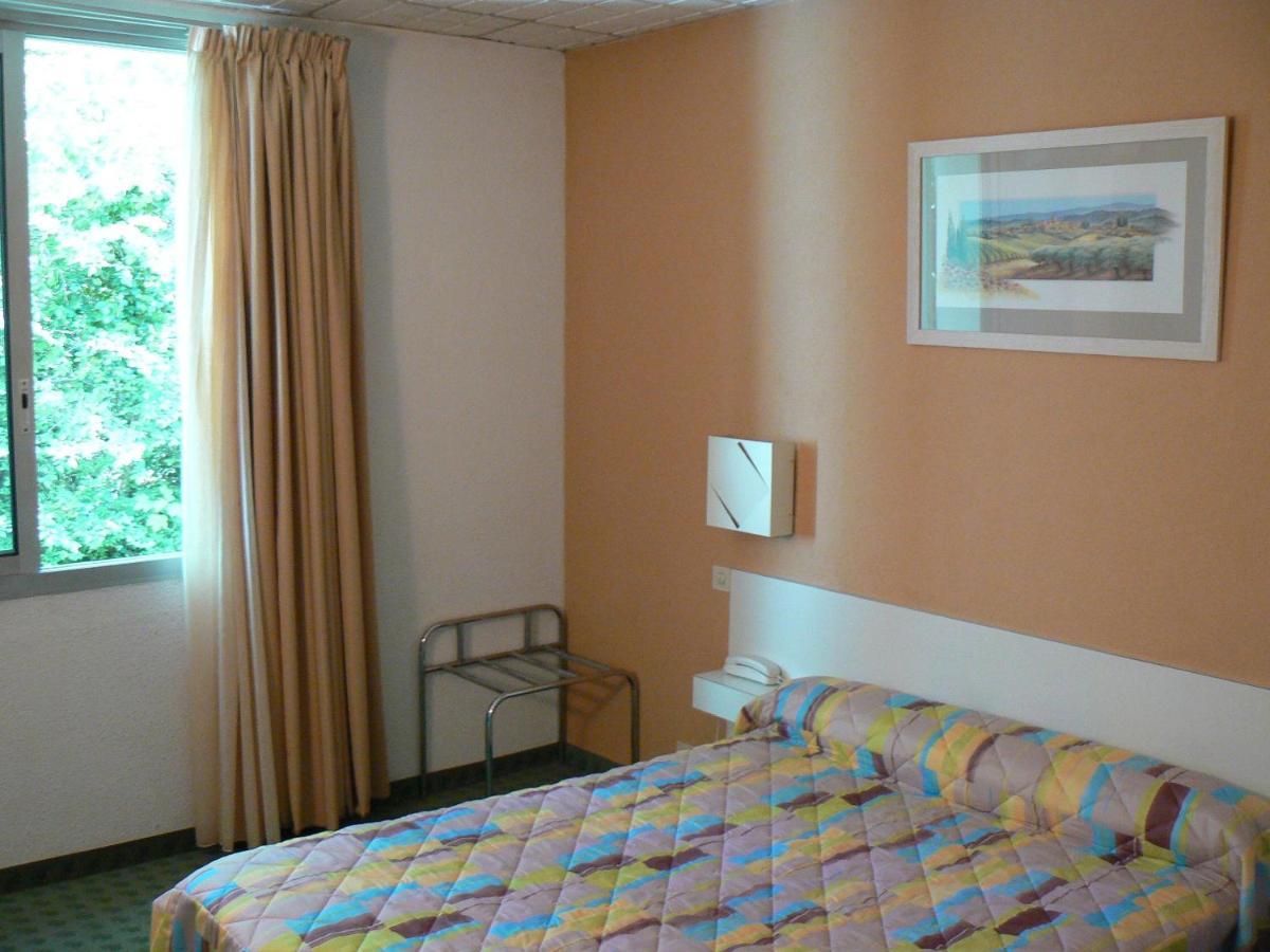 Hotel Les Chenes Систерон Екстериор снимка
