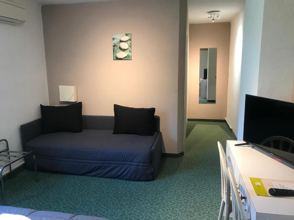 Hotel Les Chenes Систерон Екстериор снимка