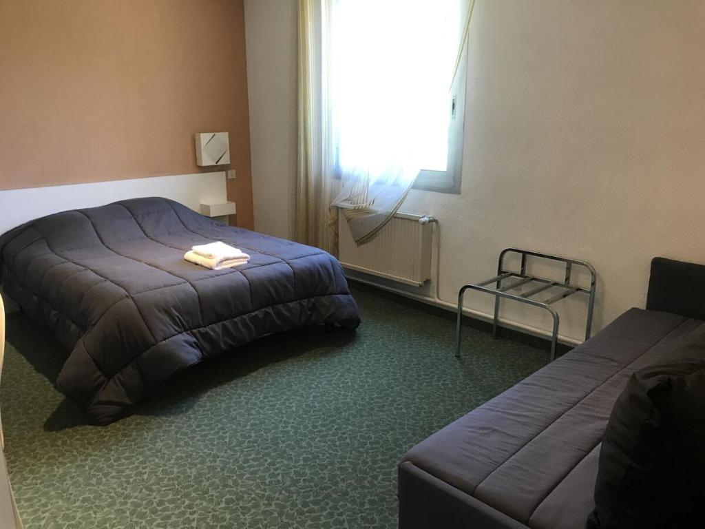 Hotel Les Chenes Систерон Екстериор снимка