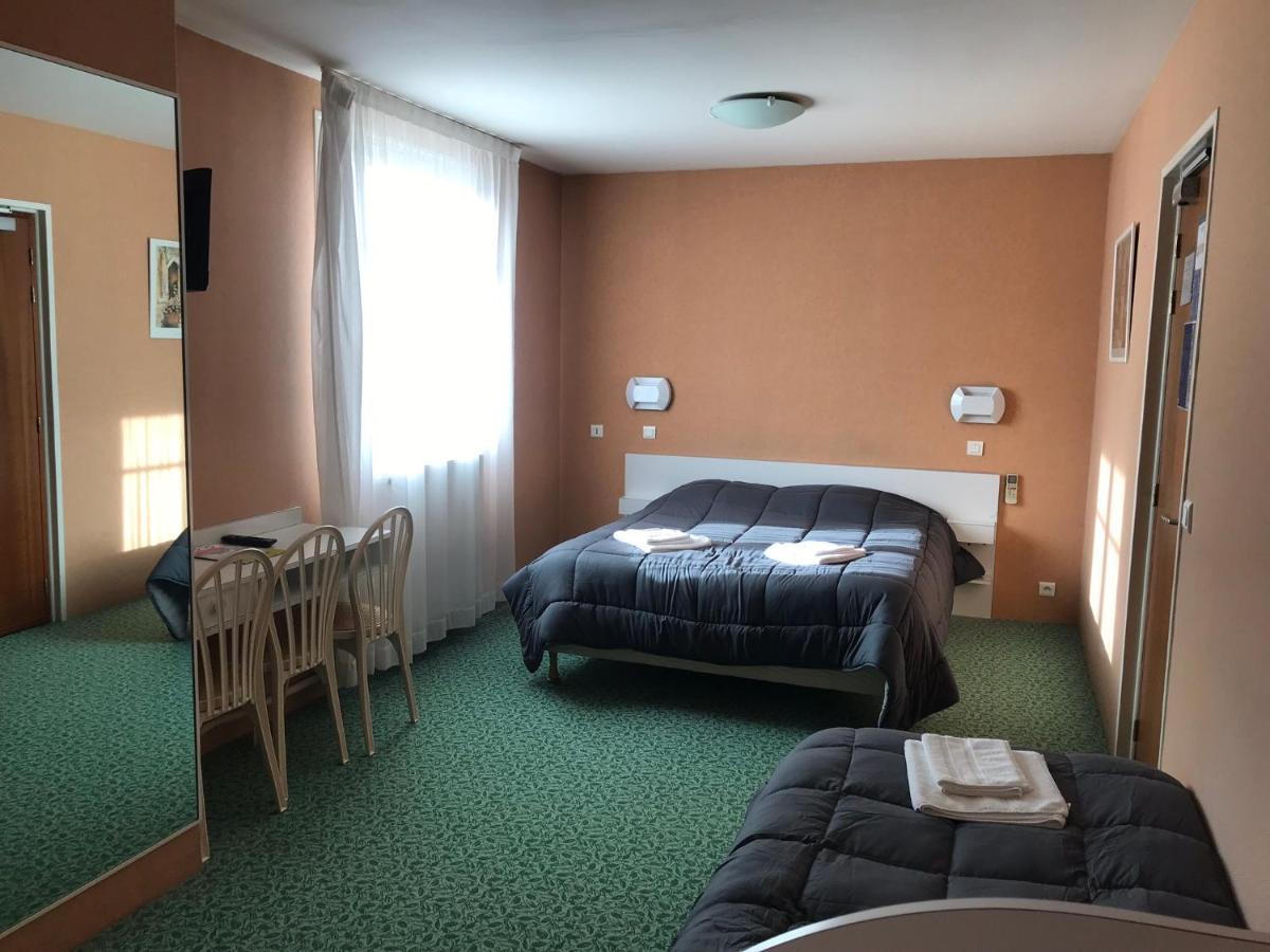 Hotel Les Chenes Систерон Екстериор снимка