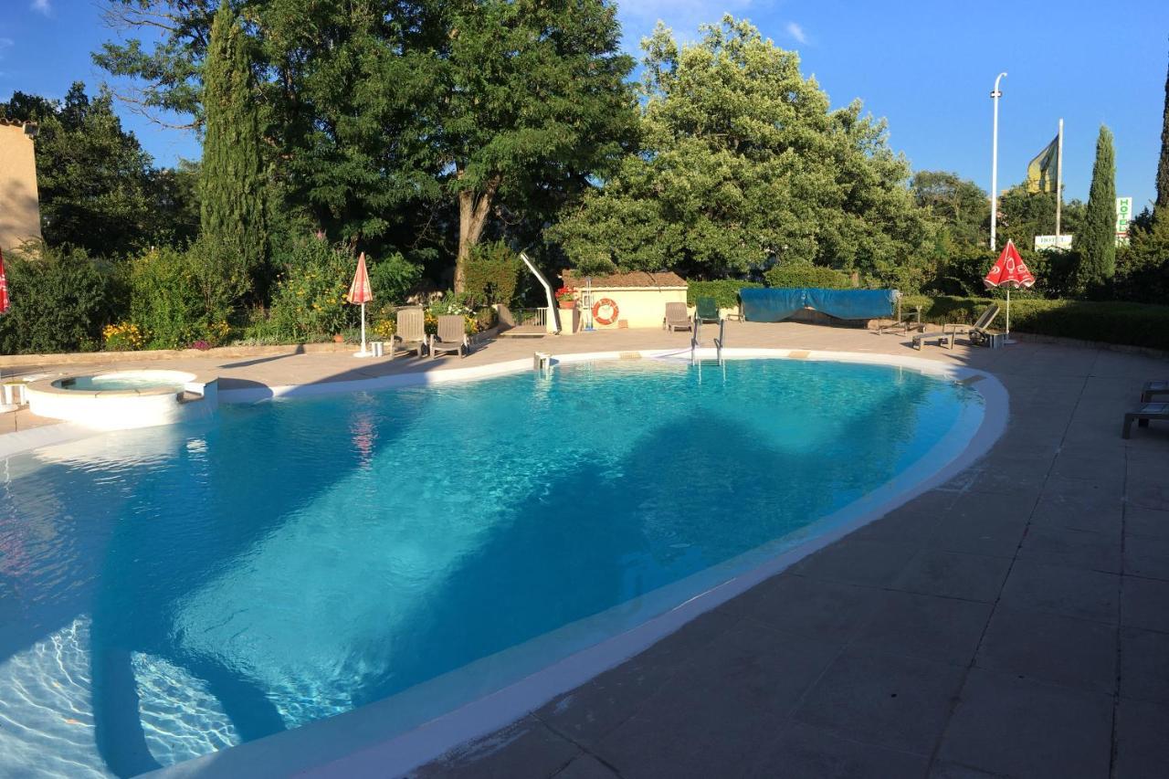 Hotel Les Chenes Систерон Екстериор снимка