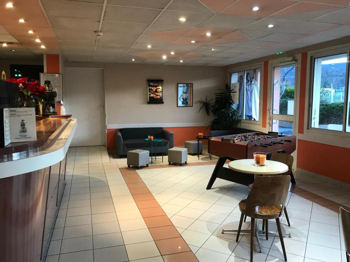 Hotel Les Chenes Систерон Екстериор снимка